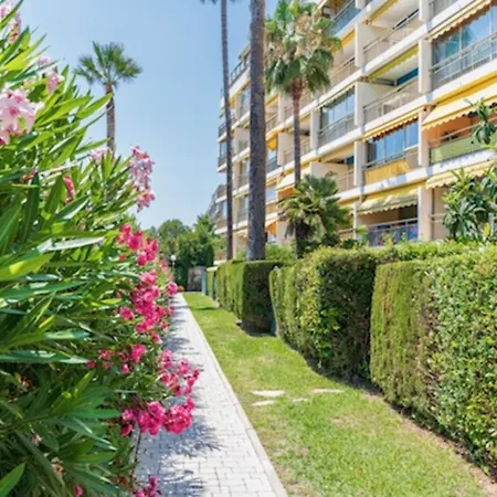 Front - Western Appartement