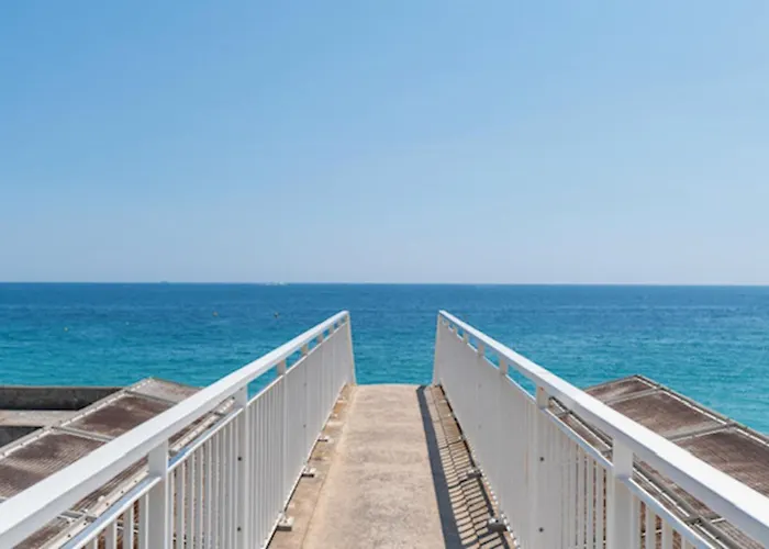 Front - Western 아파트