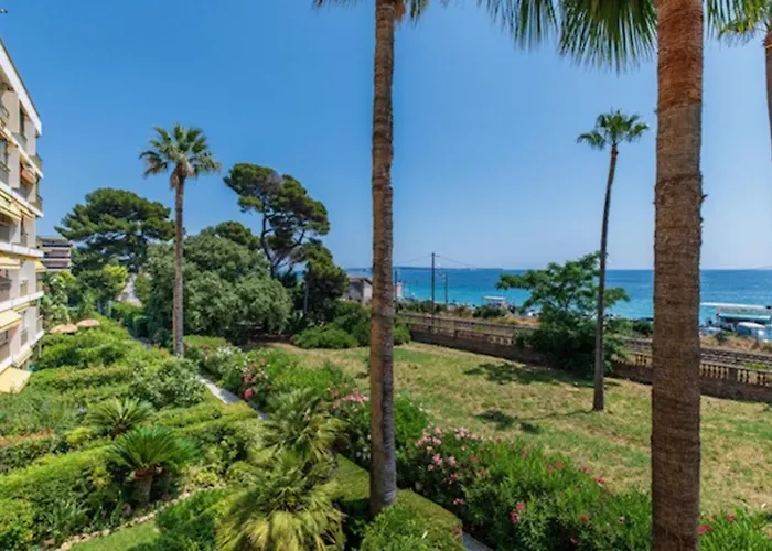 Front - Western 아파트 *