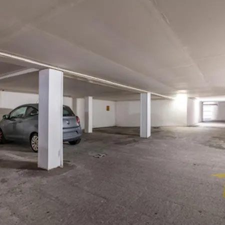 Front - Western * Cannes